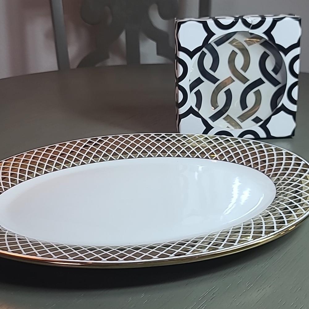Ciroa Luxe Gold Porcelain Platter with 4 Metallic Accent Plates